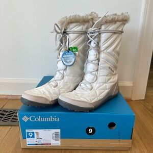 Columbia Women's Minx Mid III, Sea Salt/Dark Stone, 9